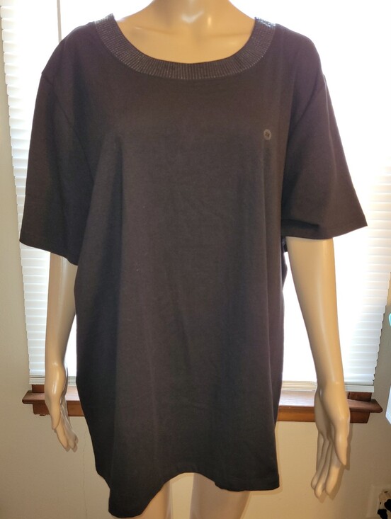 Liz & Me Tops - NWT - Liz & Me Black Short-Sleeve Sequin Crewneck Shirt.